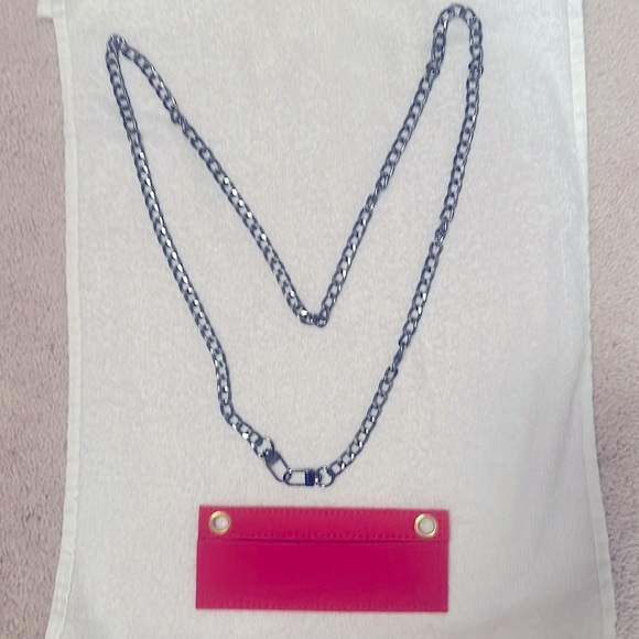 Gunmetal Bag Chain with Red Felt Wallet Insert - Picture 4 of 4